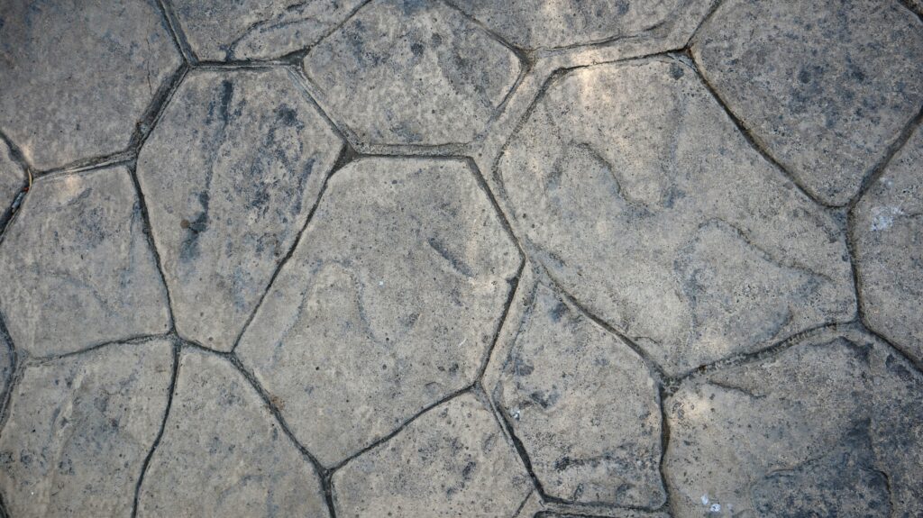 Grauer Naturstein Boden